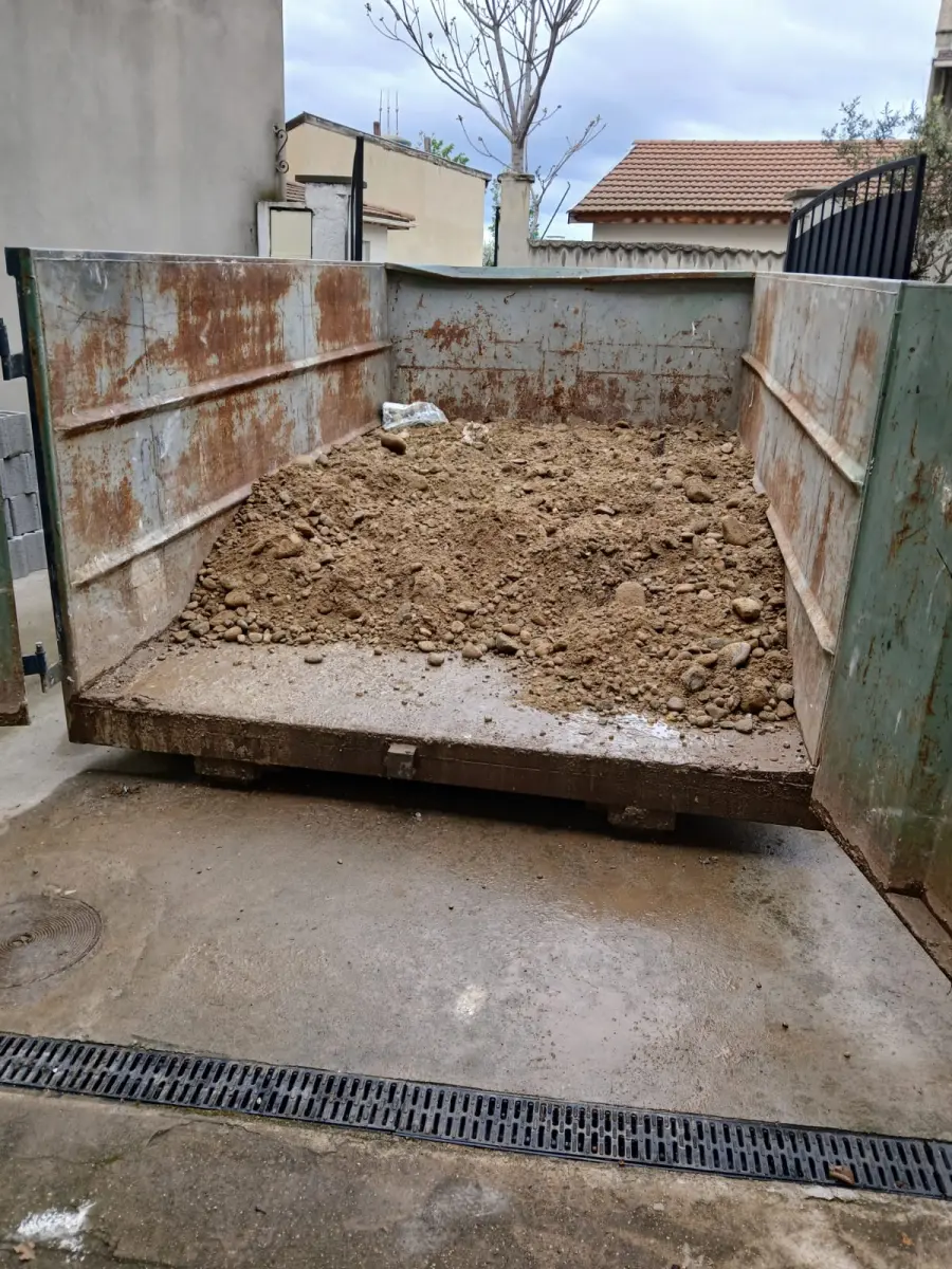 Benne de gravats et encombrants évacués par Nettexpress près de Lyon